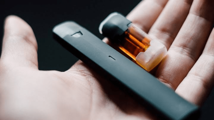 Disposable vs. Rechargeable CBD Vape Pens - Vapor Smooth